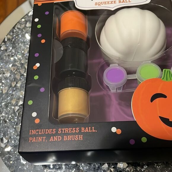 New Eccolo paint your own Halloween pumpkin stressball squishy ball DIY set - Picture 4 of 8